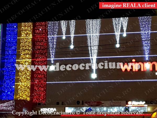 Iluminat festiv Craciun centru comercial perdea lumini leduri tricolor